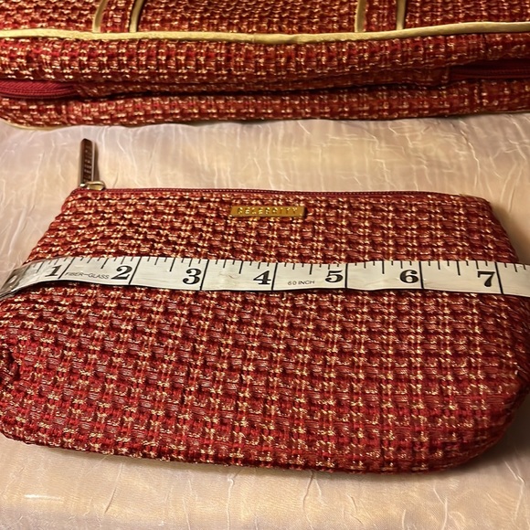 Celebrity travel bag w/handles & matching makeup bag. rusty red with gold trim - Picture 9 of 9